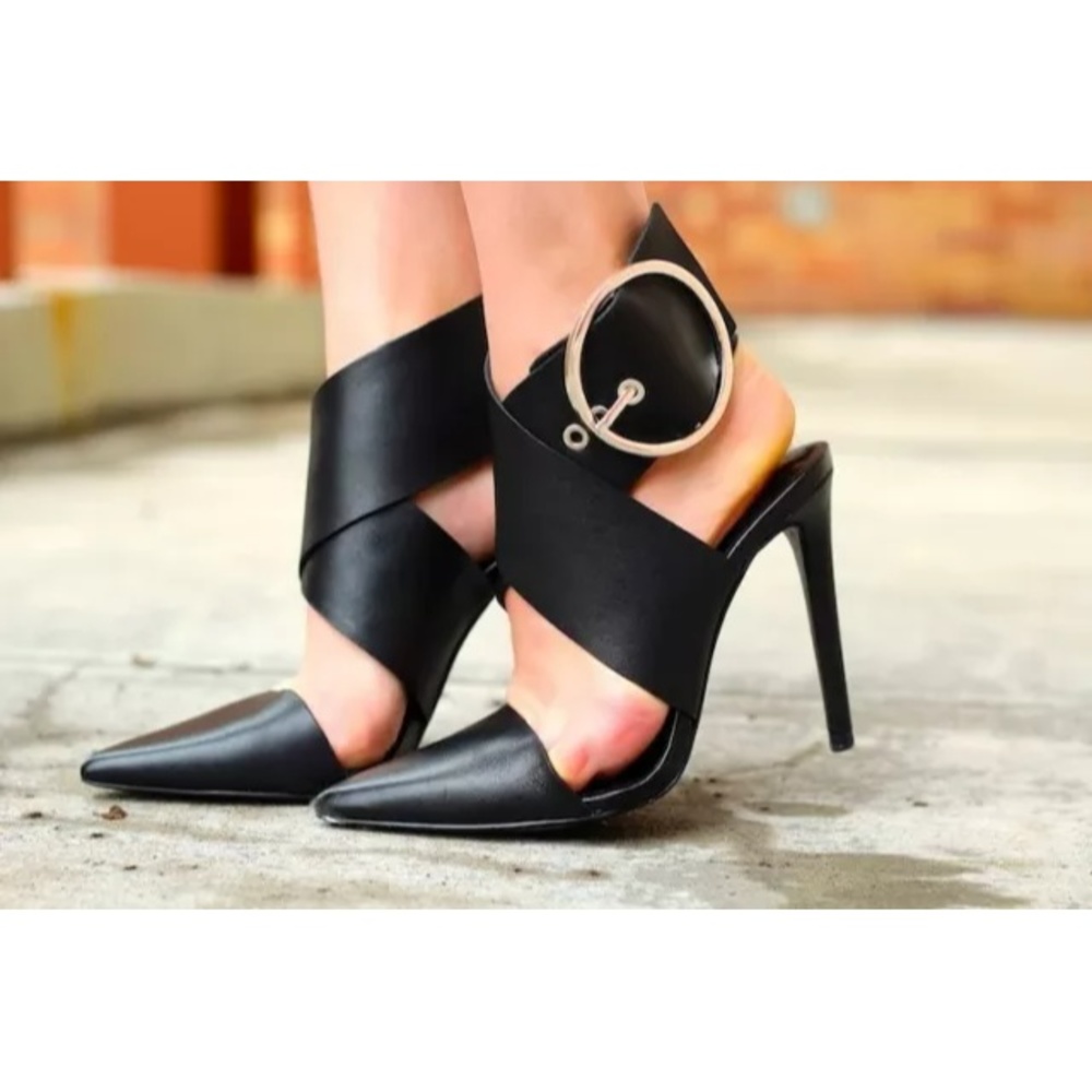 Wrap-around buckle Zara heels